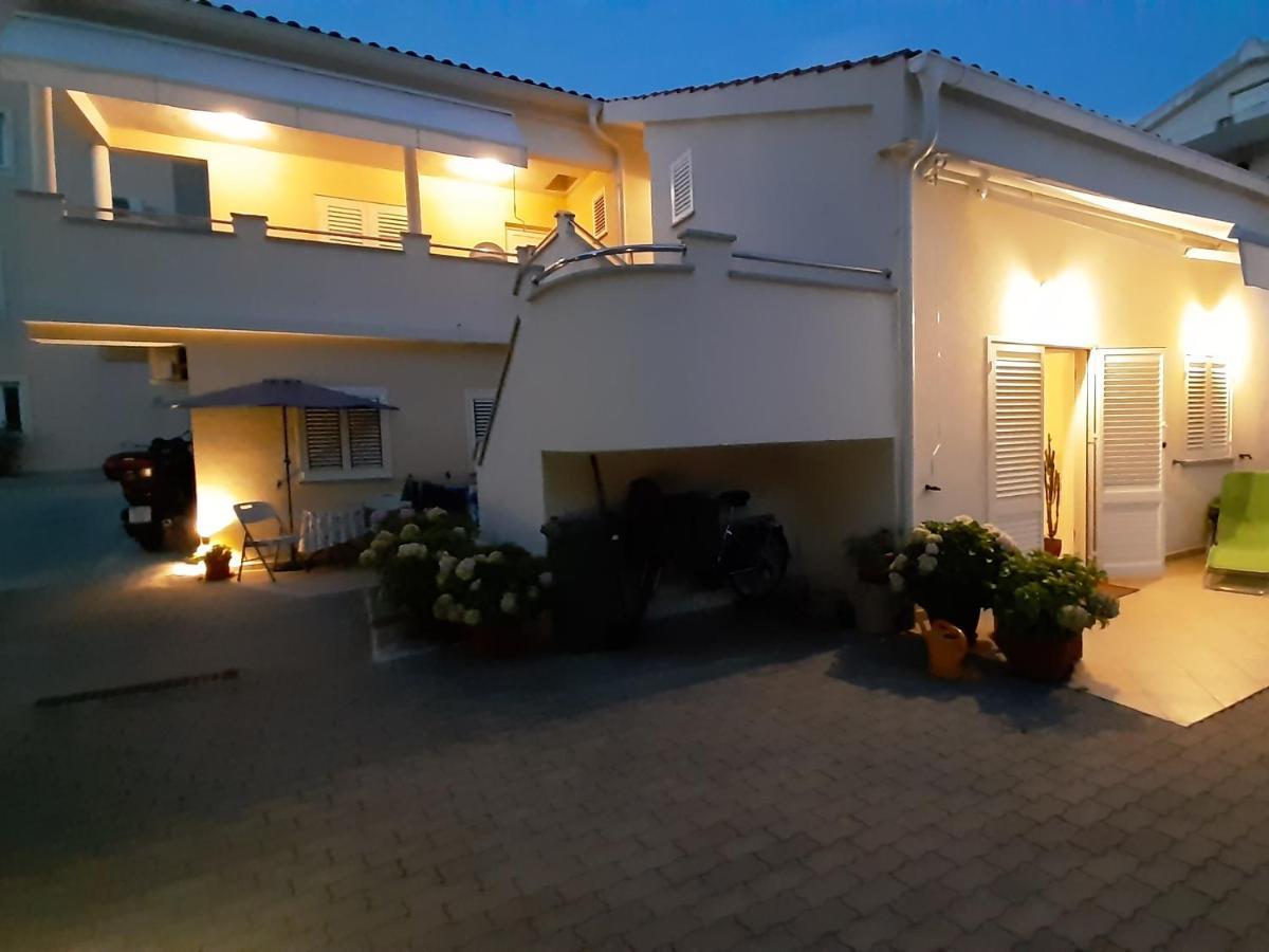 Apartments Kekica Novalja Exterior photo