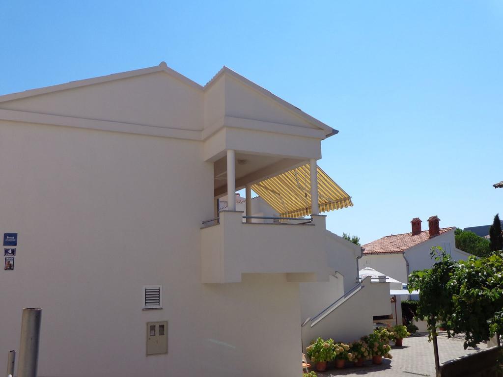 Apartments Kekica Novalja Exterior photo